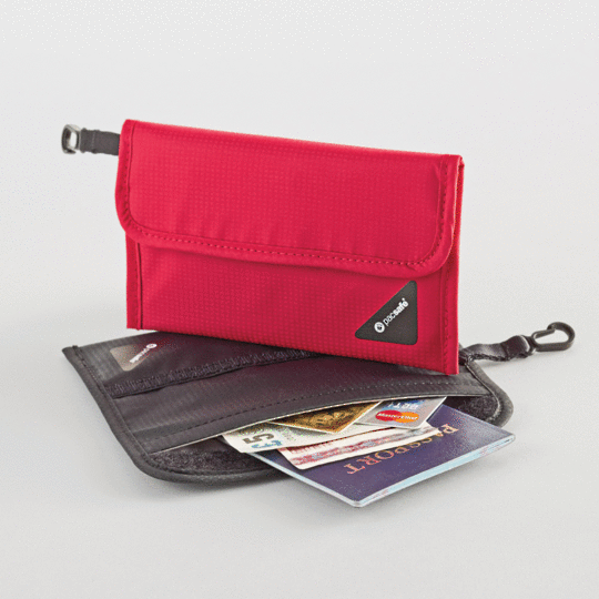 Pacsafe Coversafe V50 RFID blocking passport protector ‣ Blade Master